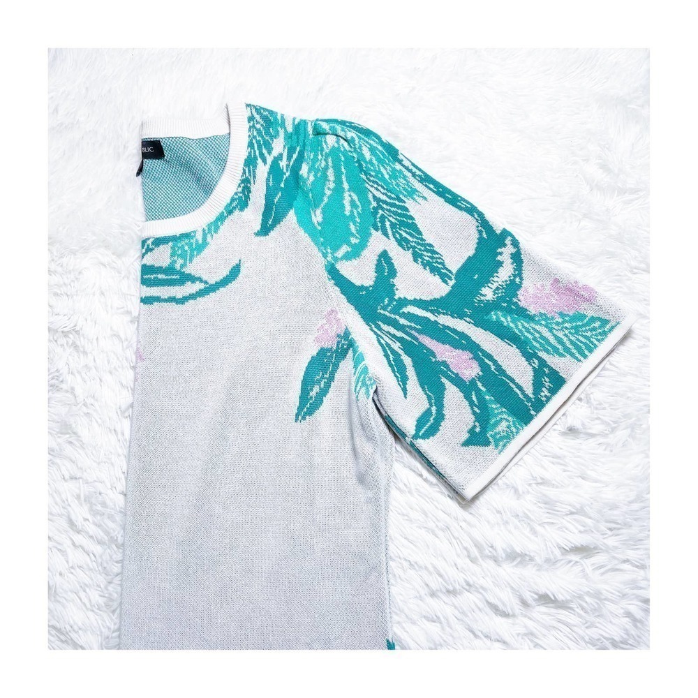 Banana Republic Flower Embroidered Sweater Size Small